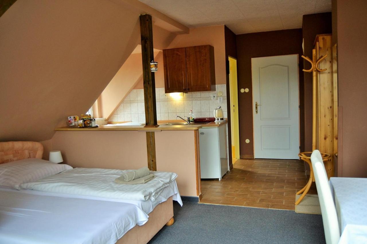 Apartments Nicol Карлові Вари Екстер'єр фото