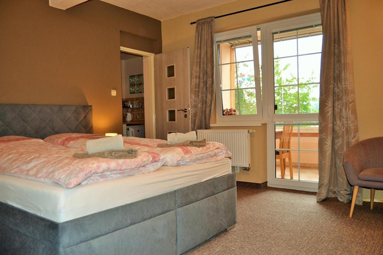 Apartments Nicol Карлові Вари Екстер'єр фото